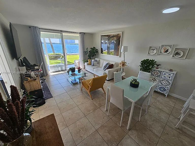1st image of 3000 Marcos Dr #3