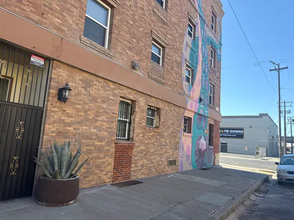 New York Apartments, 34 S Aurora St #2, Stockton, CA 95202