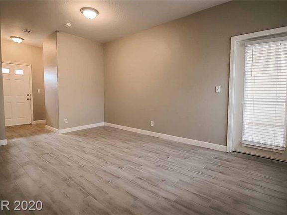 3rd image of 1900 N Torrey Pines Dr Unit 106