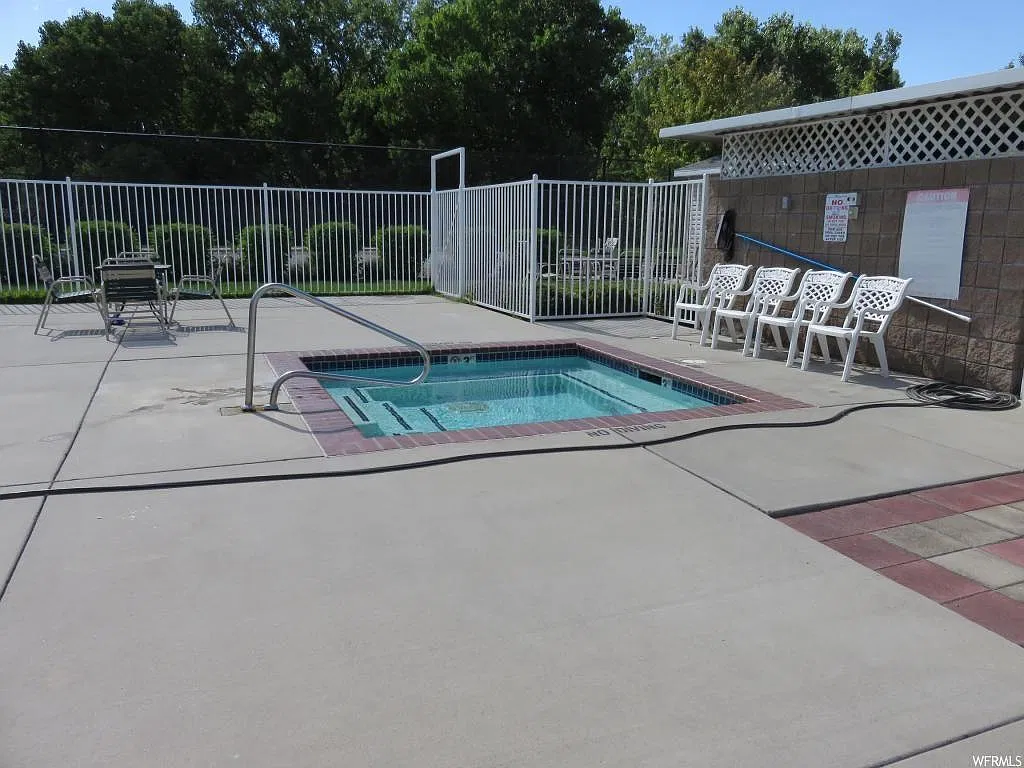 2 bed, 1070 sqft, $1,550 — Photo 3