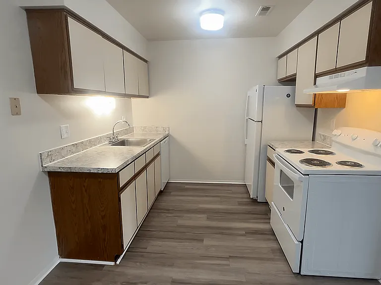 Eastwood Village Apartments — Photo 63