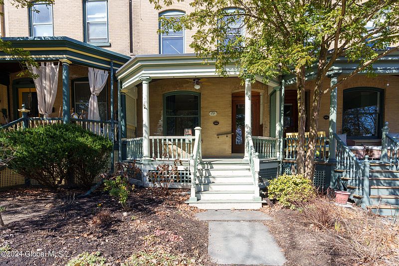 3rd image of 73 S Lake Avenue