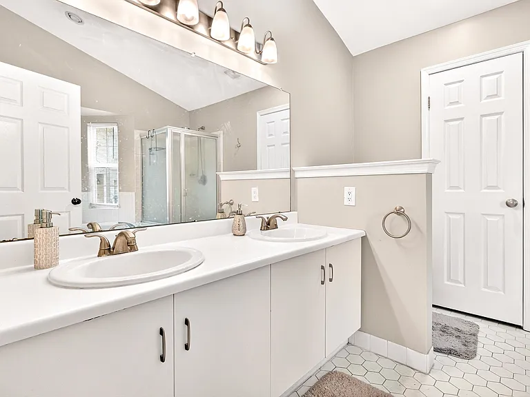 554 Adirondack Ct — Photo 11