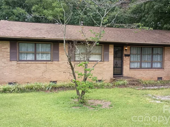 419 S Church St, Lowell, NC 28098