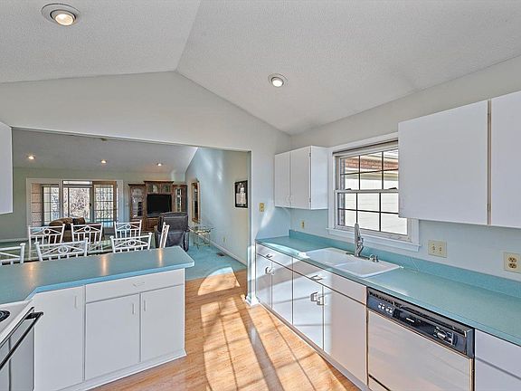 3rd image of 116 Colonial Lake Dr