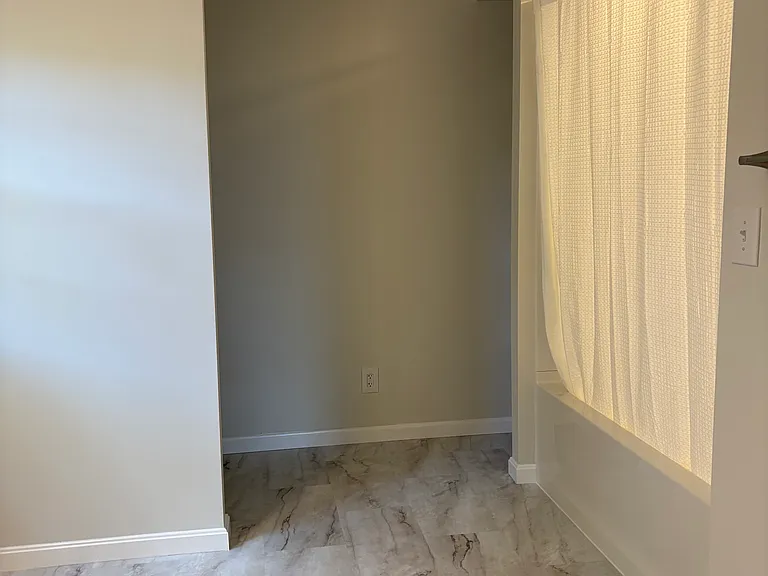 Large Primary Full Bathroom