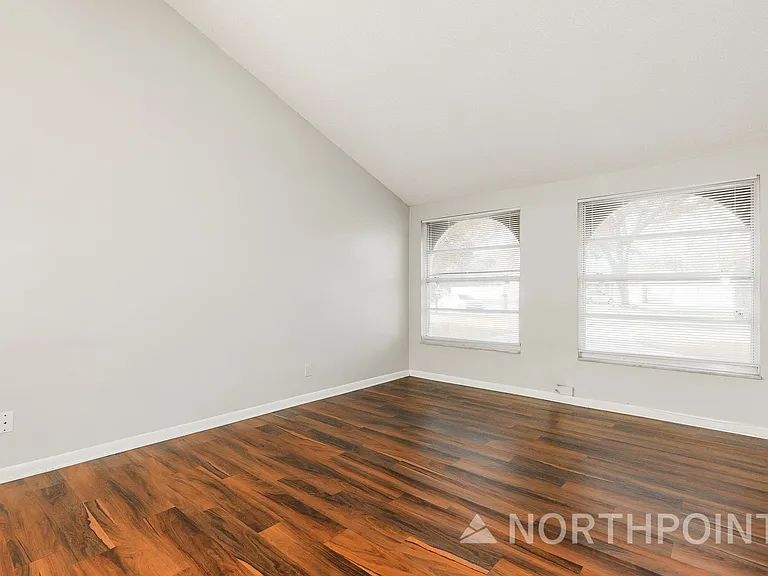 601 Highview Ter S — Photo 2