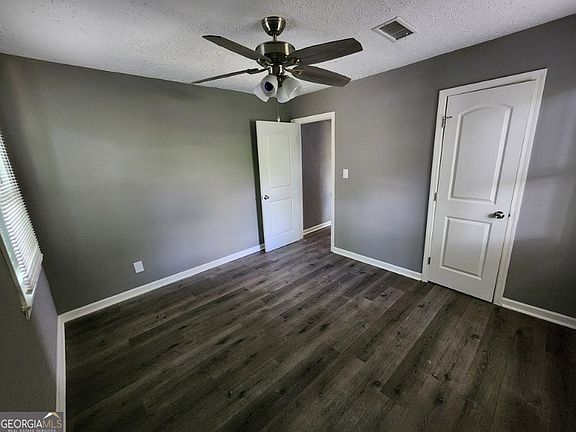 3rd image of 3233 Hendrix St