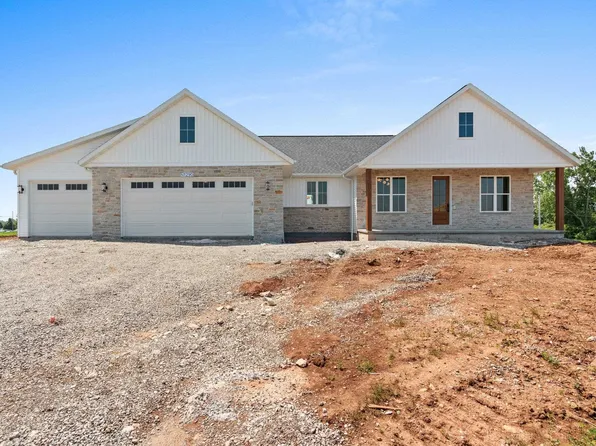 N1290 Meadow Park Dr, Greenville, WI 54942
