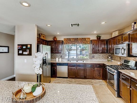 4th image of 7717 Brilliant Forest St