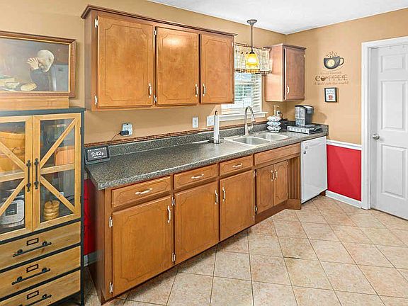 4th image of 1119 Newberry Dr