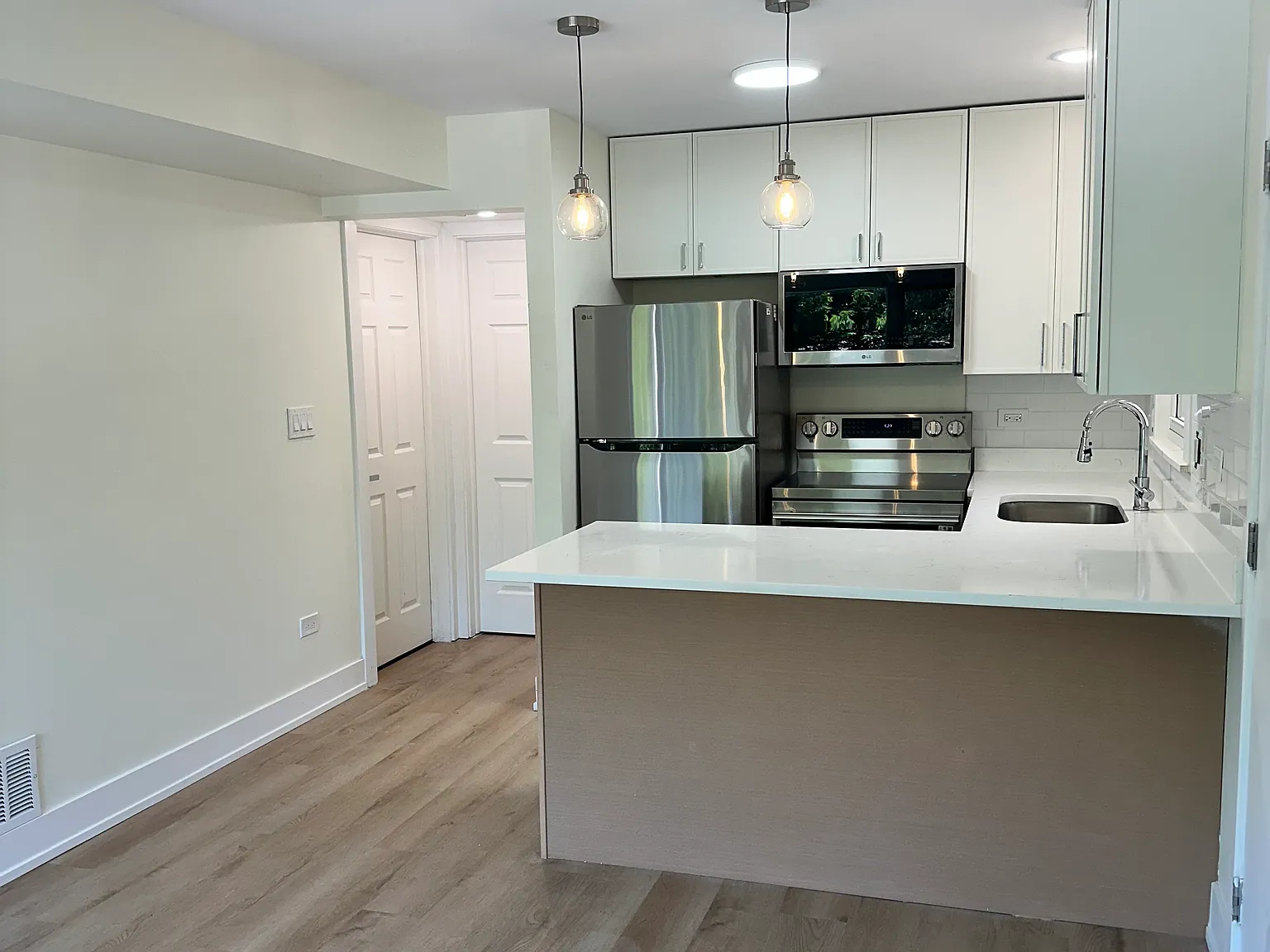 1 bed, 700 sqft, $1,850 — Photo 2