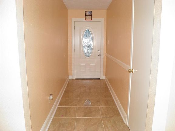 2nd image of 10326 Limewood Ln