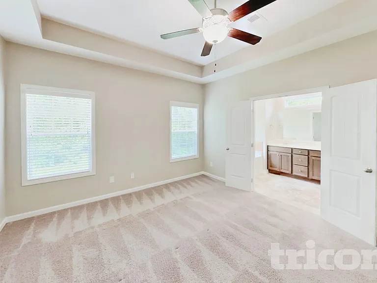 925 Beverly Ct — Photo 7