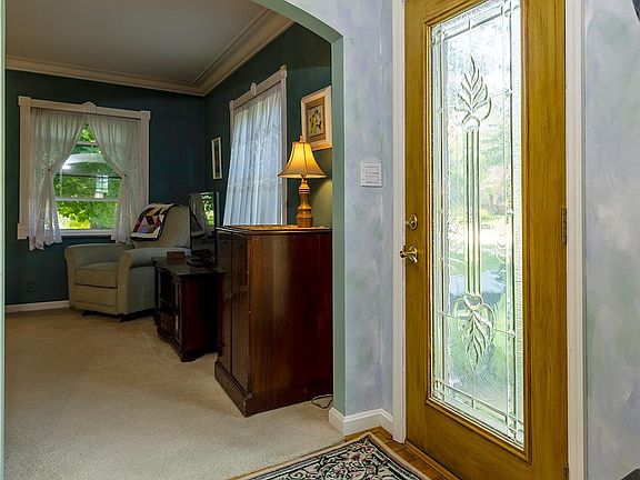 3rd image of 1711 Flora Ave