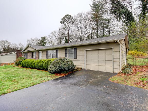 2nd image of 9133 Carlton Cir