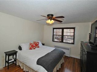 13711 Jewel Ave, Kew Gardens Hills, NY 11367