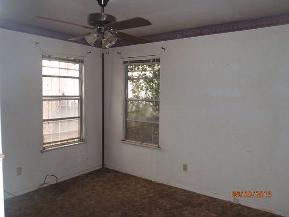 5th image of 604 Zeneta Ave