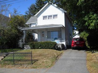 211 3rd St #L-30, Blakely, PA 18447