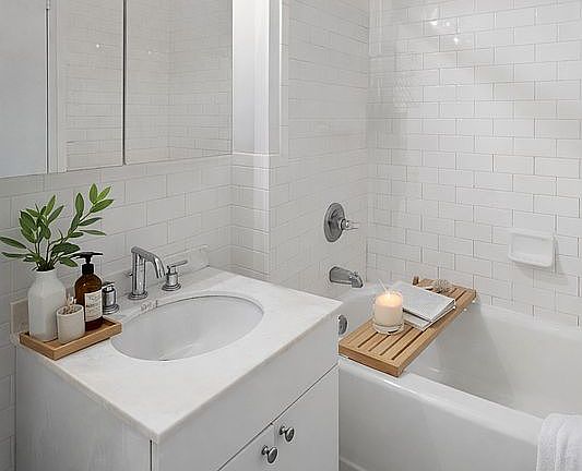 5th image of 99 John St APT 1809