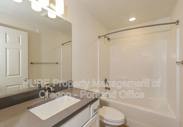 Halsey Crossing Apartments — Photo 28