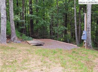 574 Mountain Lake Rd, Glade Valley, NC 28627