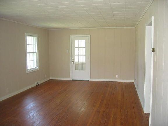 2nd image of 1408 N Baker St