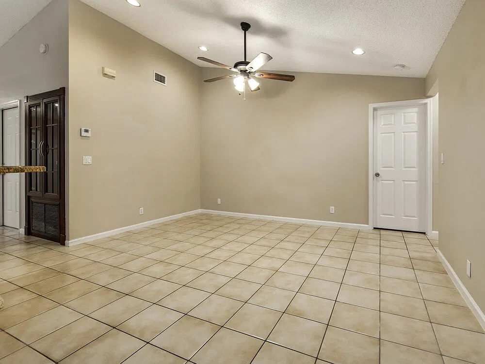 4 bed, 2.0 bath, 2194 sqft, $4,480 — Photo 2