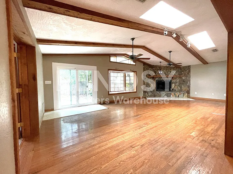 802 Embassy Rd — Photo 9