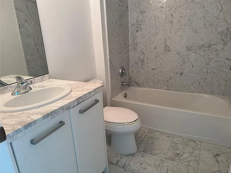 253 NE 2nd St #1108 — Photo 5