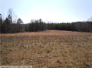 15 Matthews Rd, Pilot Mountain, NC 27041