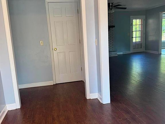 2nd image of 1613 Freemont St