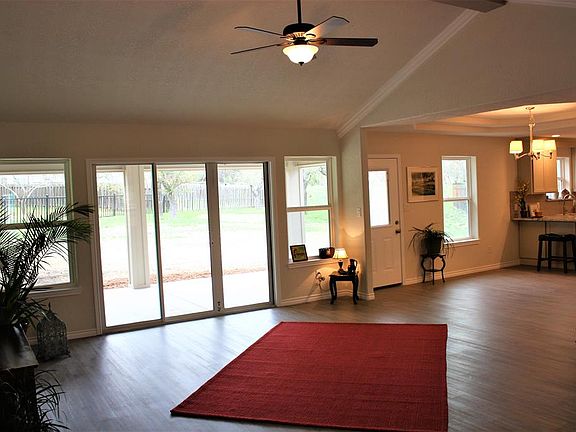 3rd image of 219 Oakview Ln W