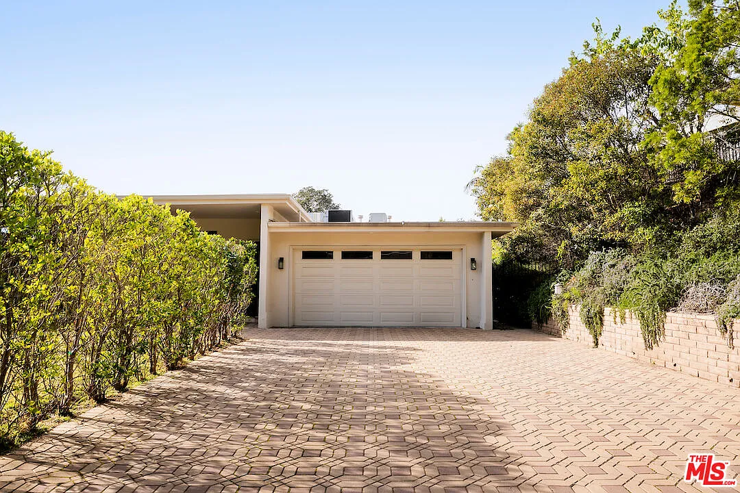 5 bed, 4.5 bath, 5200 sqft, $22,450 — Photo 4