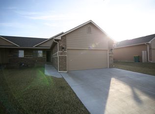 12723 E Willowgreen Cir, Wichita, KS 67207