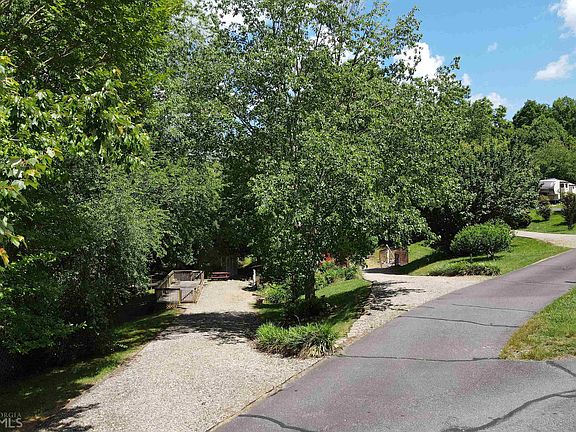 3rd image of 166 Choestoe Valley Cir