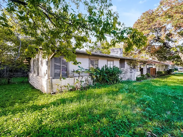 2910 Hampton Rd — Photo 3