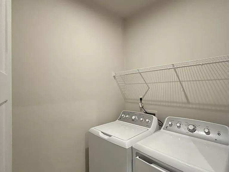 8807 Chapel Grove Crossing Dr — Photo 19