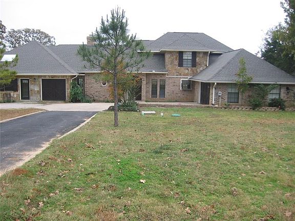 2nd image of 822 Kiowa Dr E
