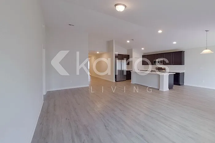 3 bed, 2.0 bath, 1733 sqft, $1,995 — Photo 2