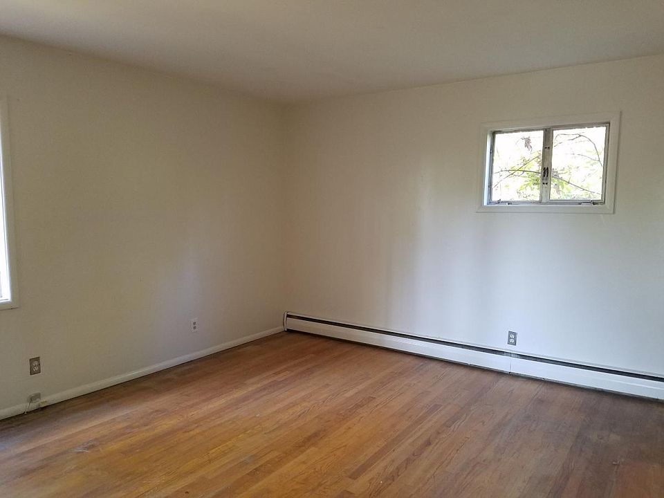 2nd image of 6 Julien Ct