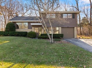 8015 W Bottsford Ave, Greenfield, WI 53220