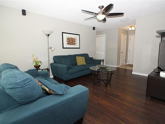 5th image of 102 E Wyndham Ct