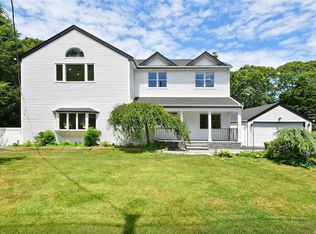 398 Sunset Ln, Smithtown, NY 11787