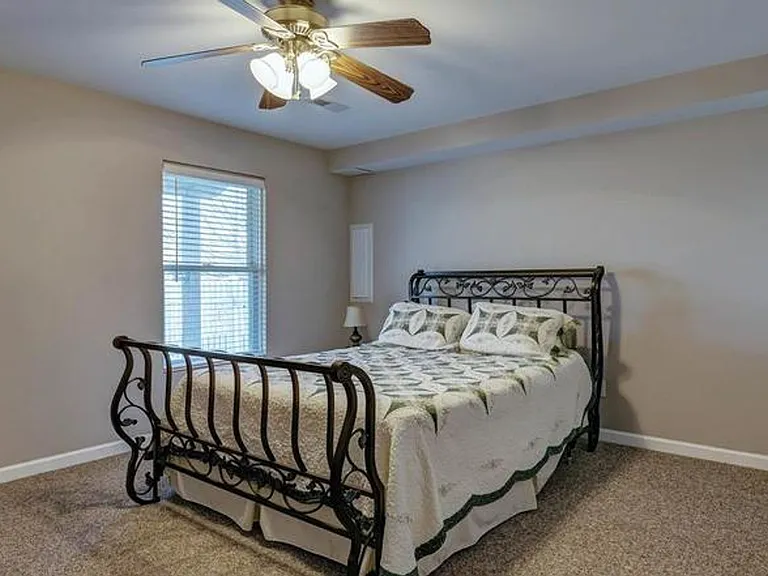 310 Royallsprings Pkwy — Photo 19