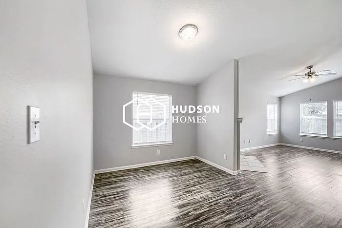 2519 Braley Park Ln — Photo 2