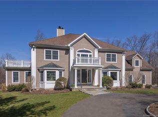 555 Webbs Hill Rd, Stamford, CT 06903