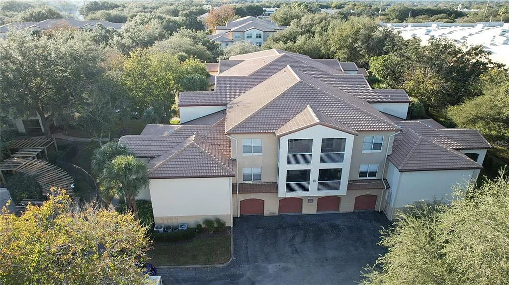 2 bed, 2.0 bath, 990 sqft, $1,800 — Photo 1