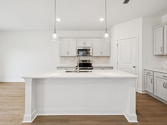 Cades Bluff - Montgomery Interior Image 3