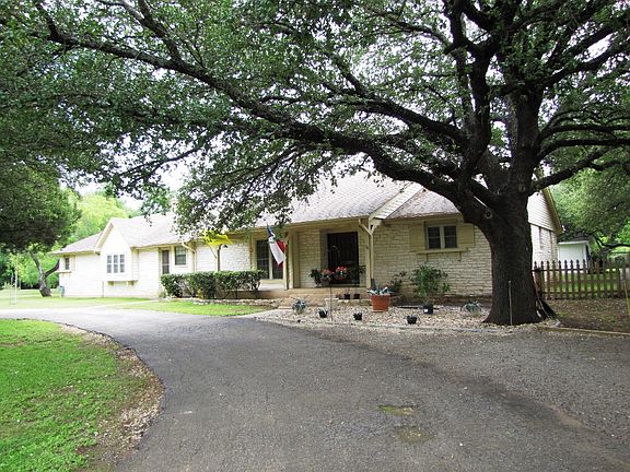 2nd image of 301 River Hills Dr